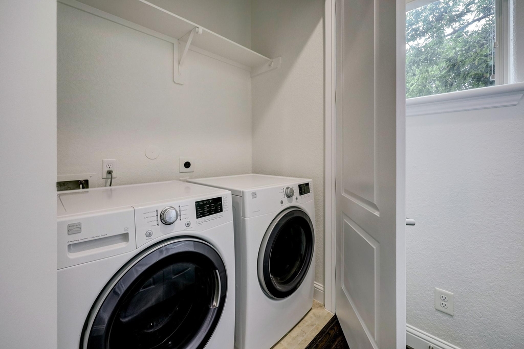 1518 Birdsall Street - Photo 15