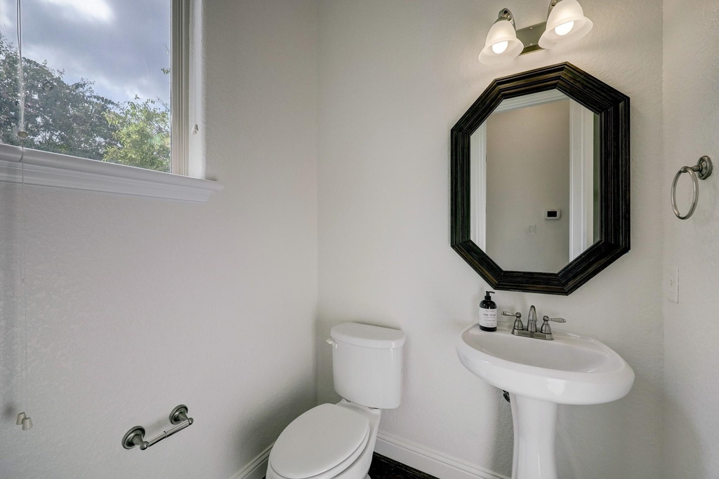 1518 Birdsall Street - Photo 10