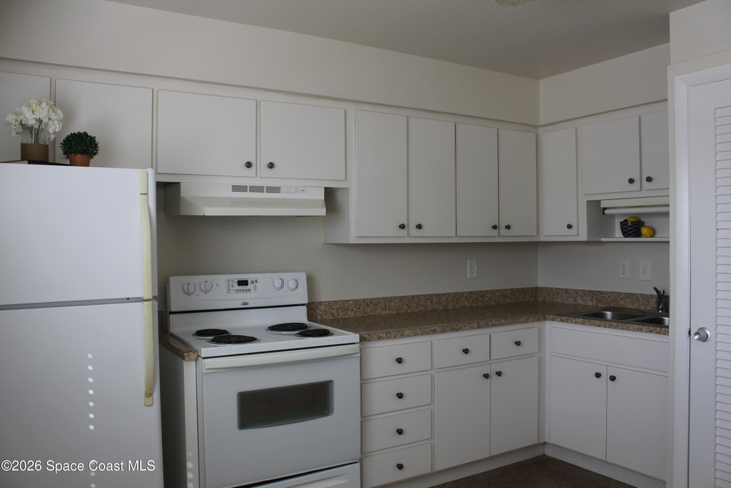 651 Palm Drive - Photo 9