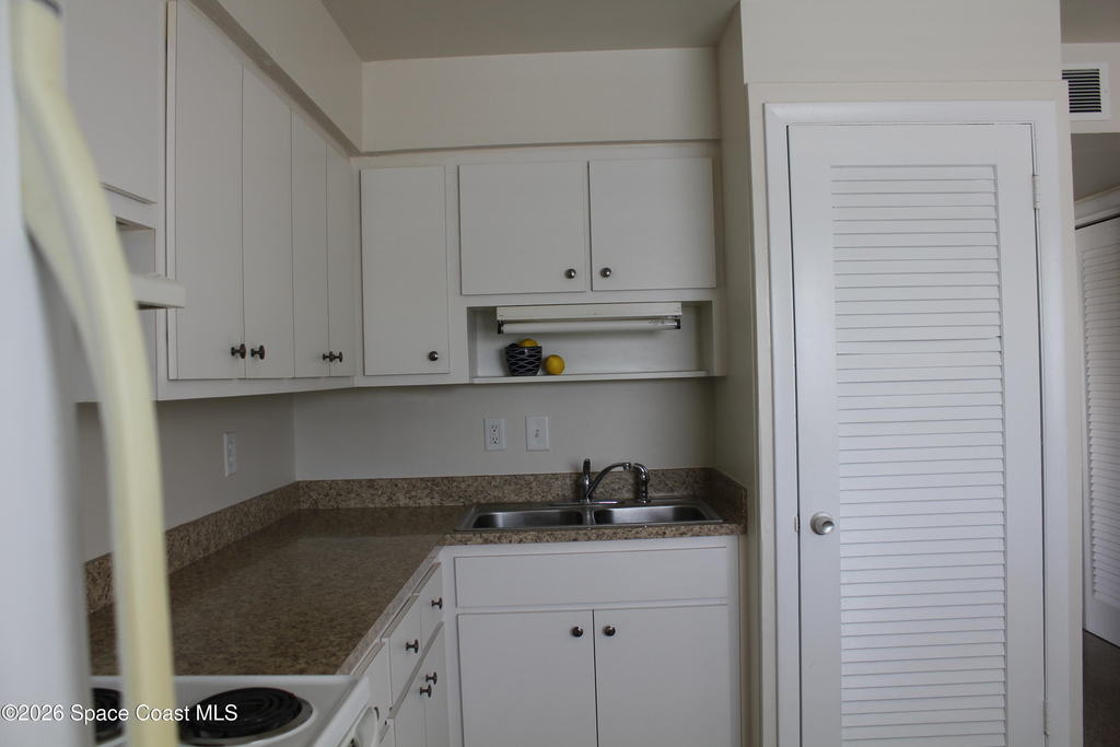 651 Palm Drive - Photo 10