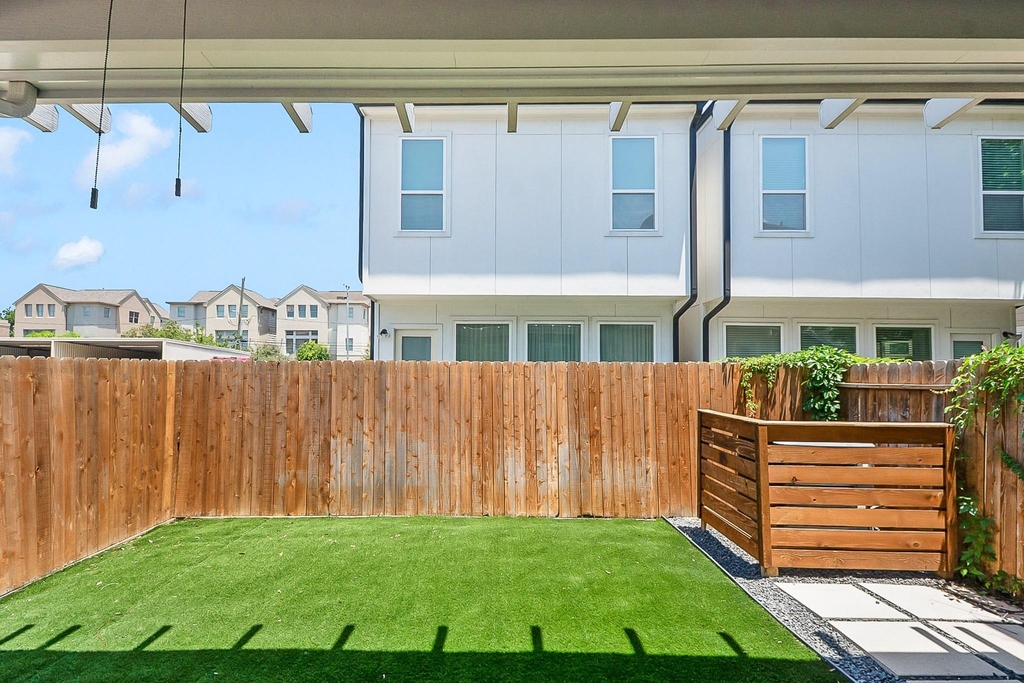 5328 Larkin Street - Photo 25