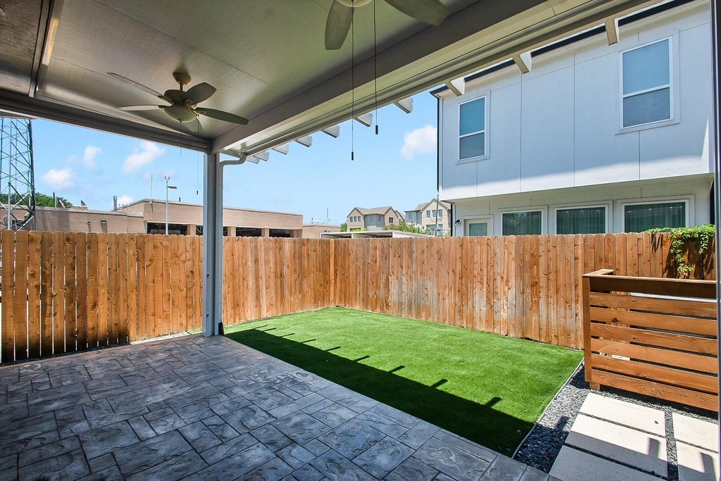 5328 Larkin Street - Photo 24