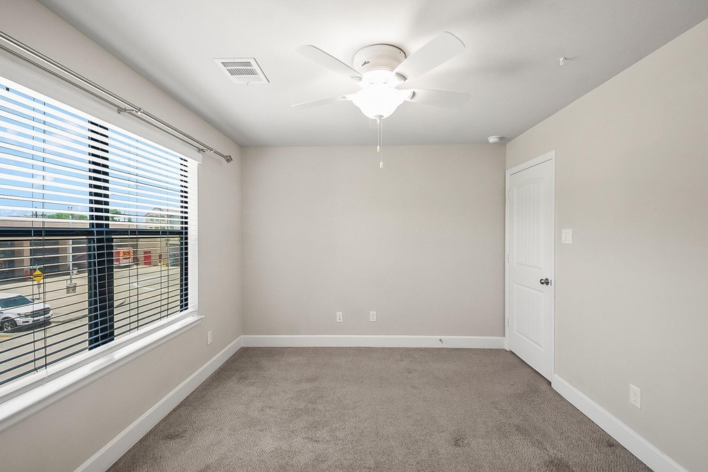 5328 Larkin Street - Photo 15