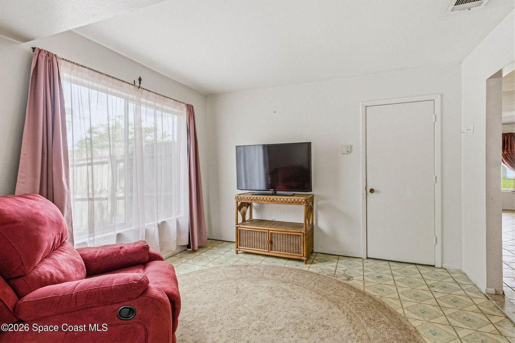 1265 Ethel Circle Ne - Photo 6
