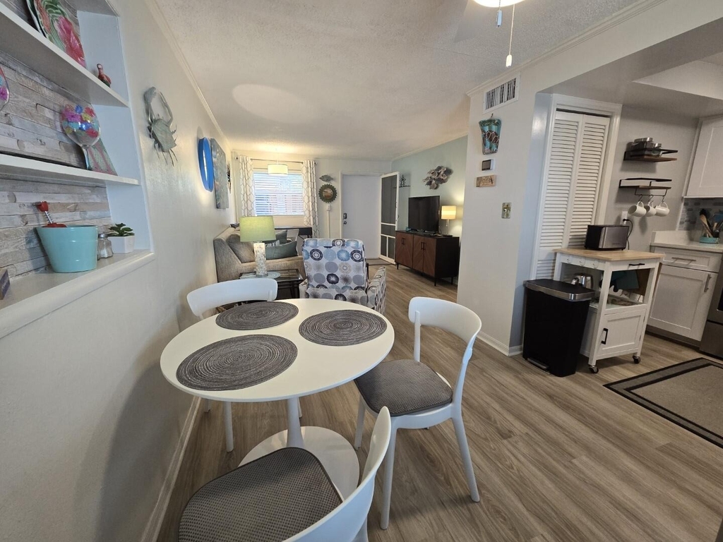 7605 Ridgewood Avenue - Photo 15