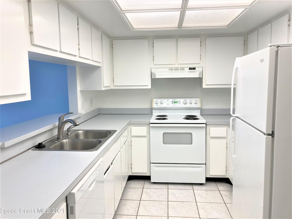 2003 N Shannon Avenue - Photo 4