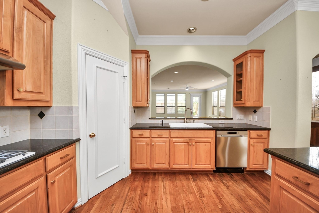 605 W Polk Street - Photo 16