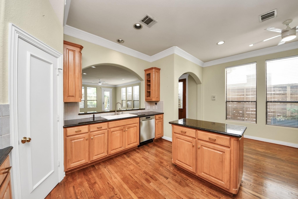605 W Polk Street - Photo 14