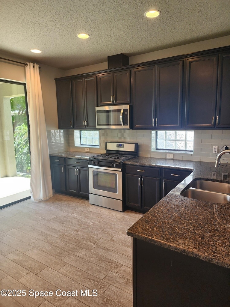 2882 Amethyst Way - Photo 3