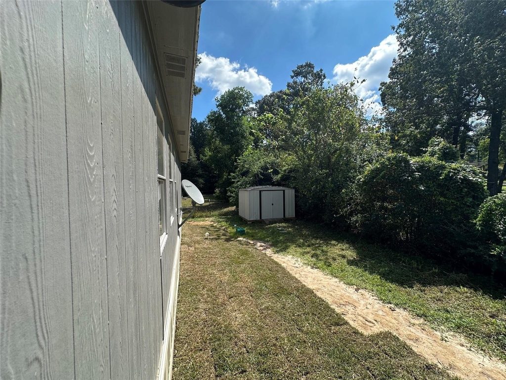 18143 Breezy Drive - Photo 36