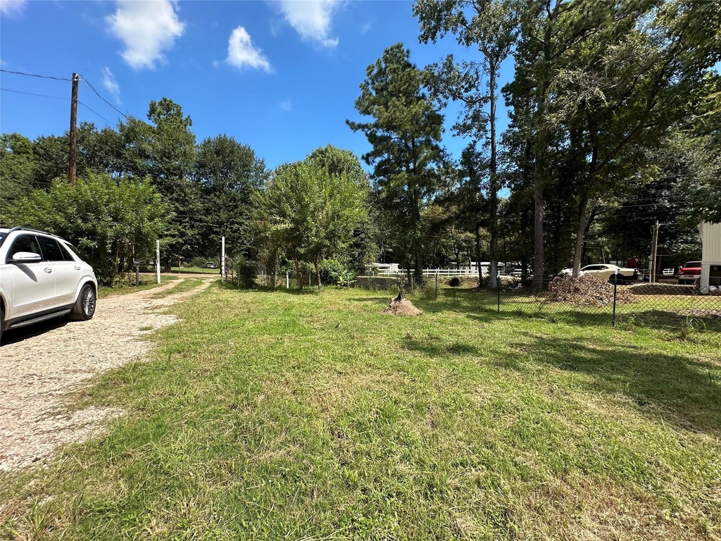 18143 Breezy Drive - Photo 3