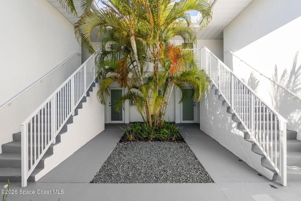 210 6th Avenue - Photo 2