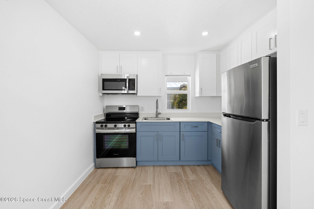 210 6th Avenue - Photo 4