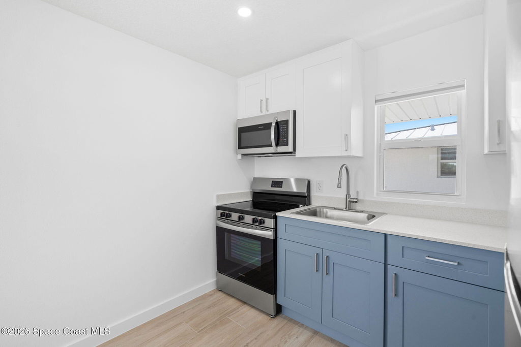 210 6th Avenue - Photo 5