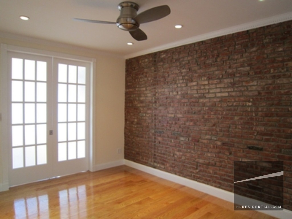 E 100th St - Photo 1