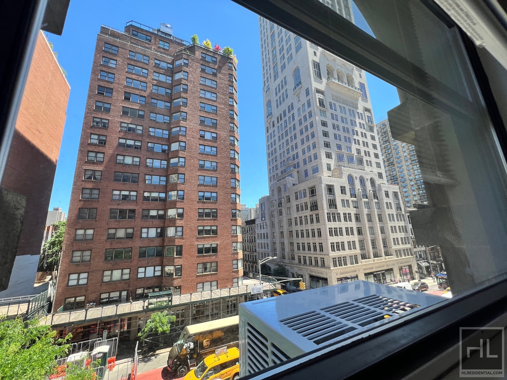 East 83rd Street - Photo 7