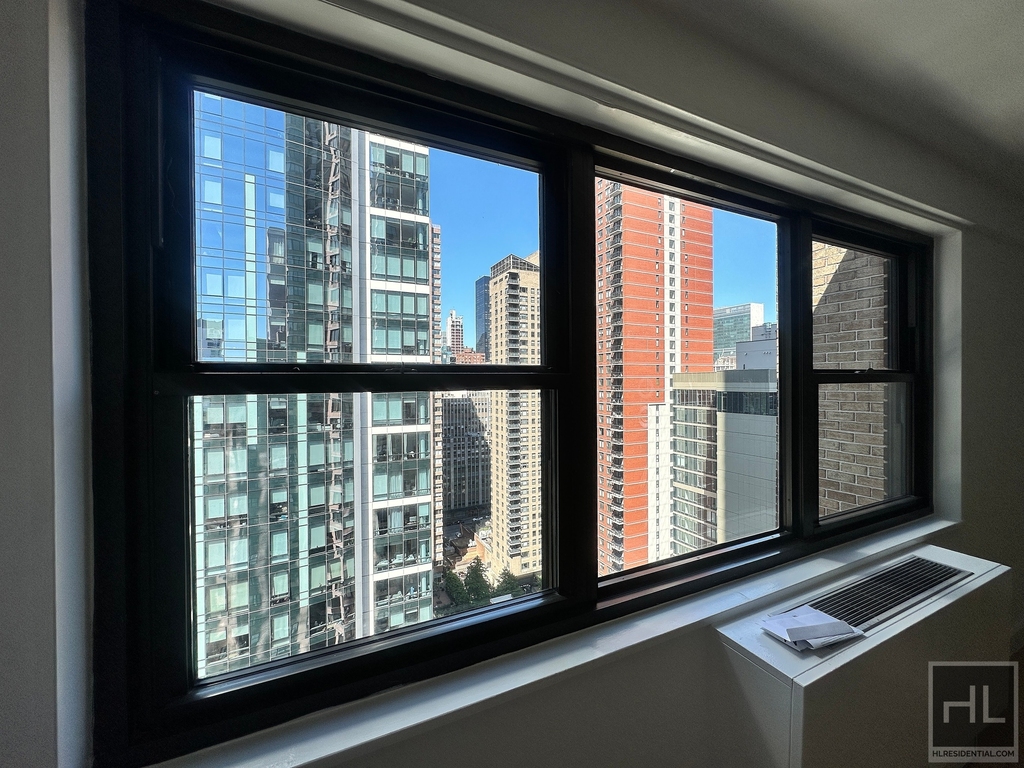 East 39th Street - Photo 2