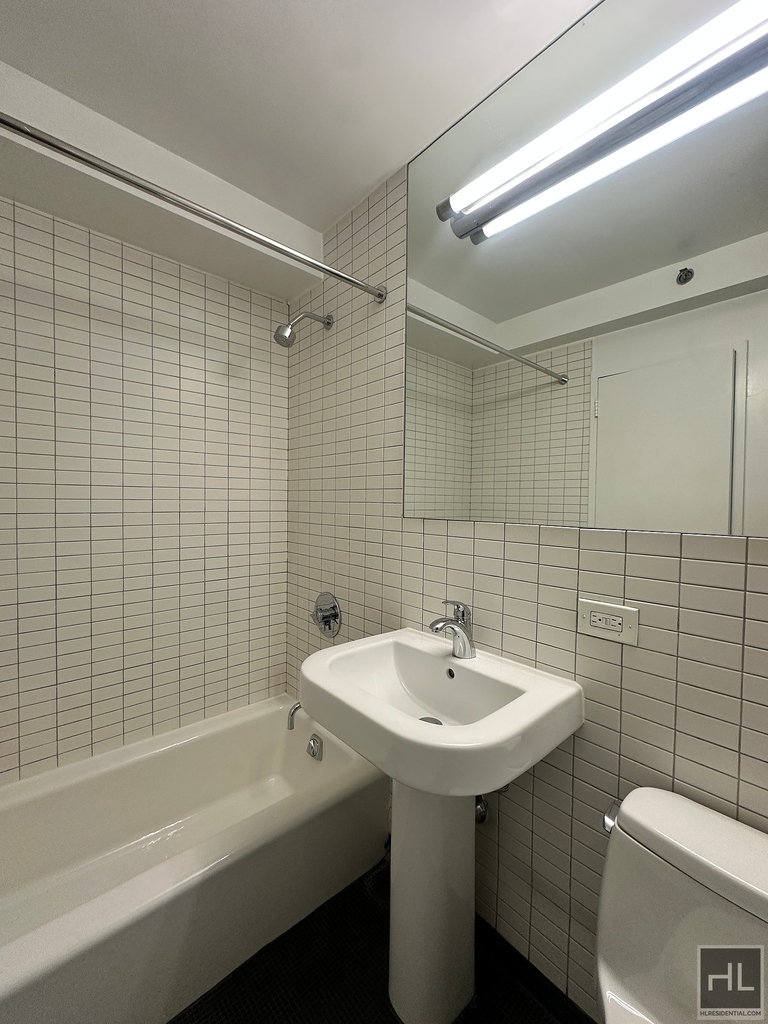 East 39th Street - Photo 6