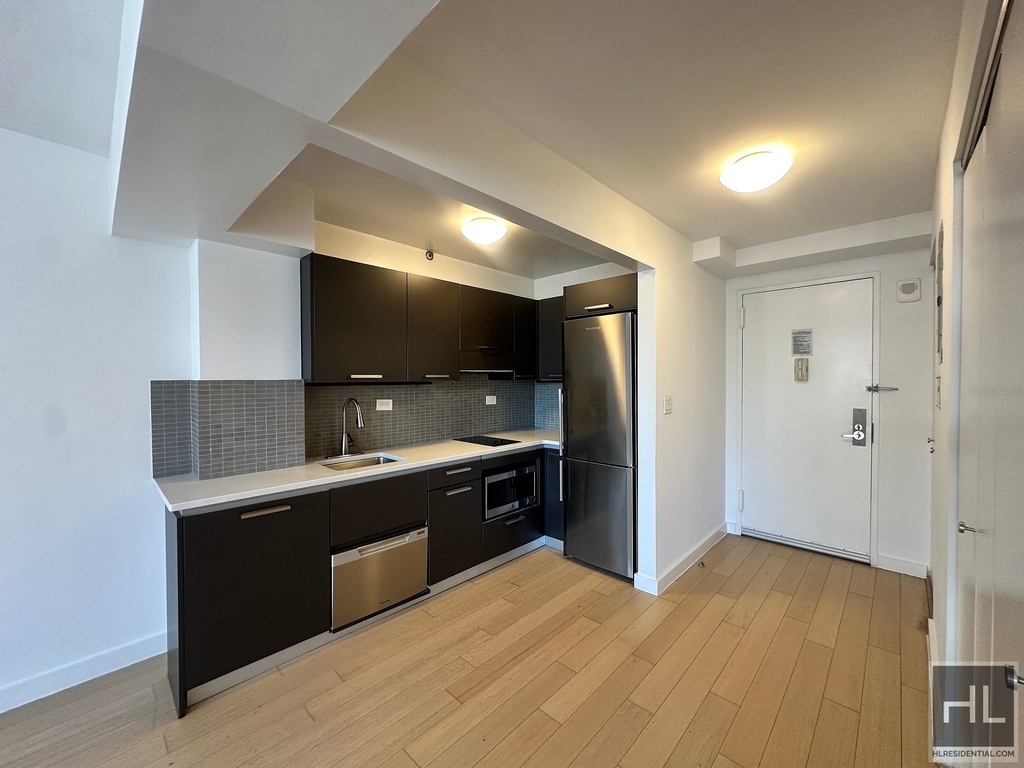 East 39th Street - Photo 3