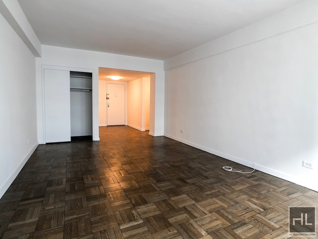 East 69 Street - Photo 1