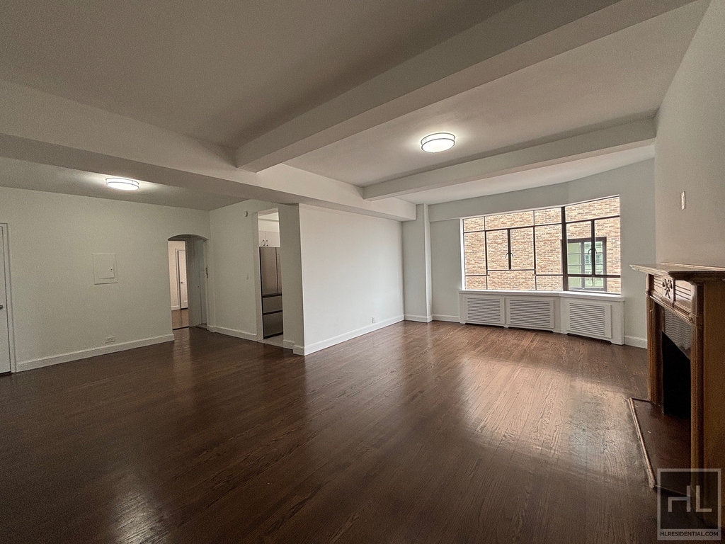 Fifth Avenue - Photo 1