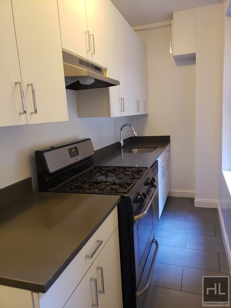 West 55 Street - Photo 4