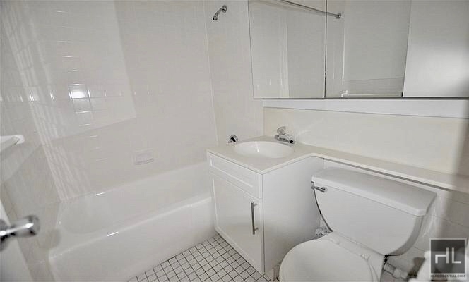East 49 Street - Photo 1