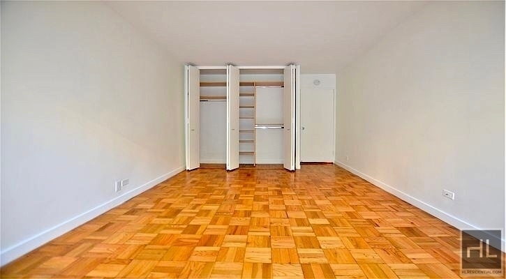 East 49 Street - Photo 3