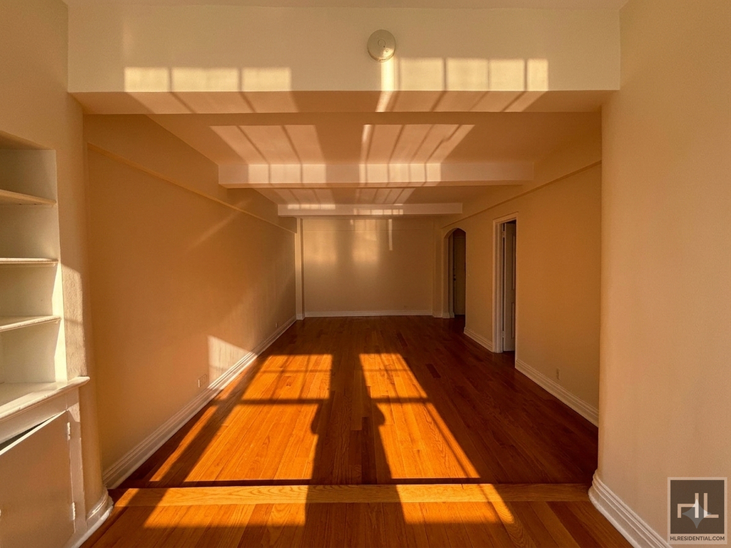 East 56 Street - Photo 1