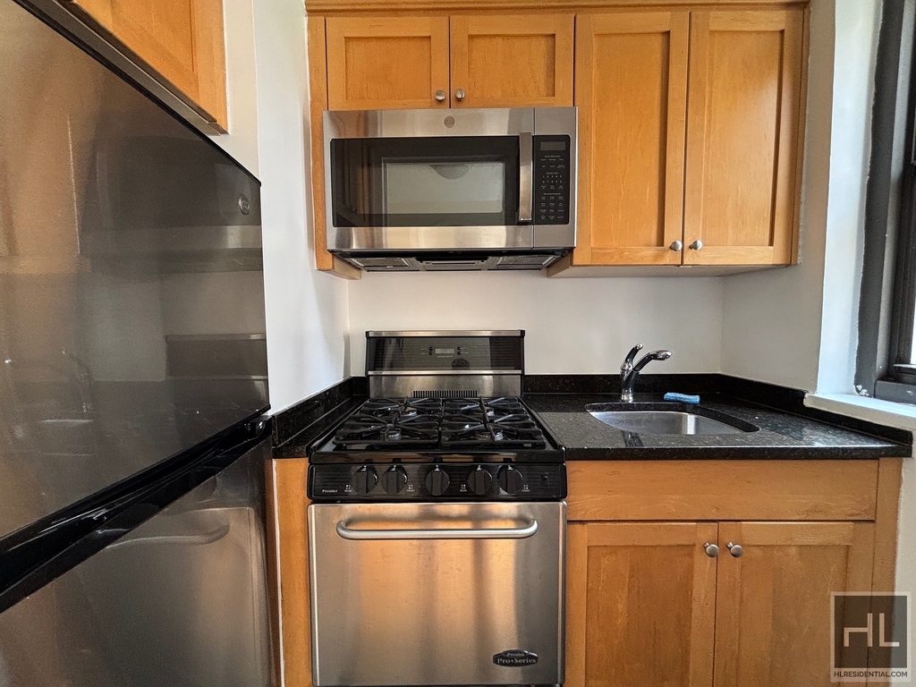 East 56 Street - Photo 4