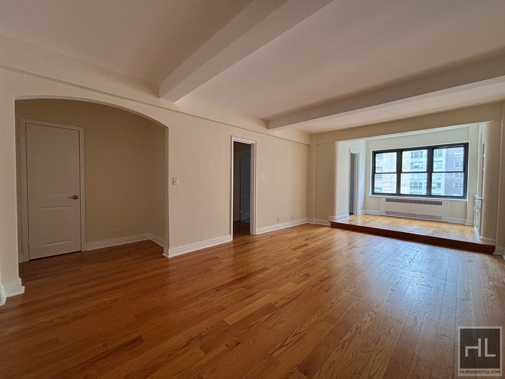 East 56 Street - Photo 2