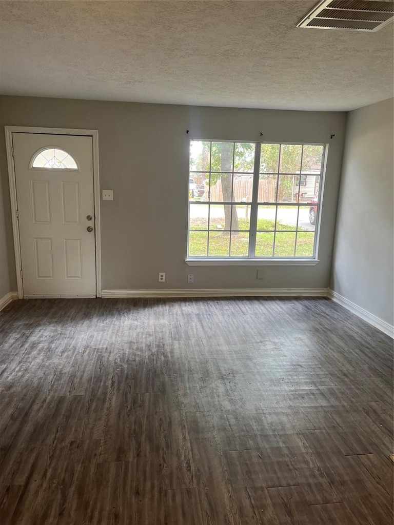 10533 Barnham Street - Photo 3
