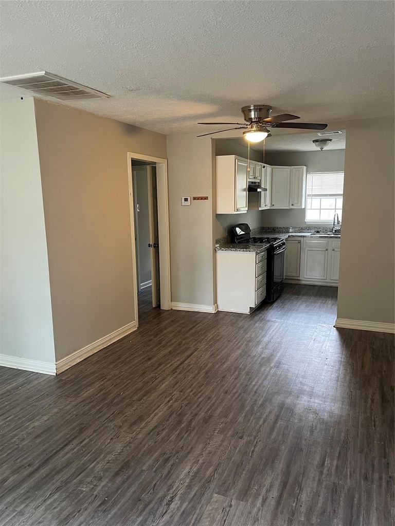 10533 Barnham Street - Photo 2