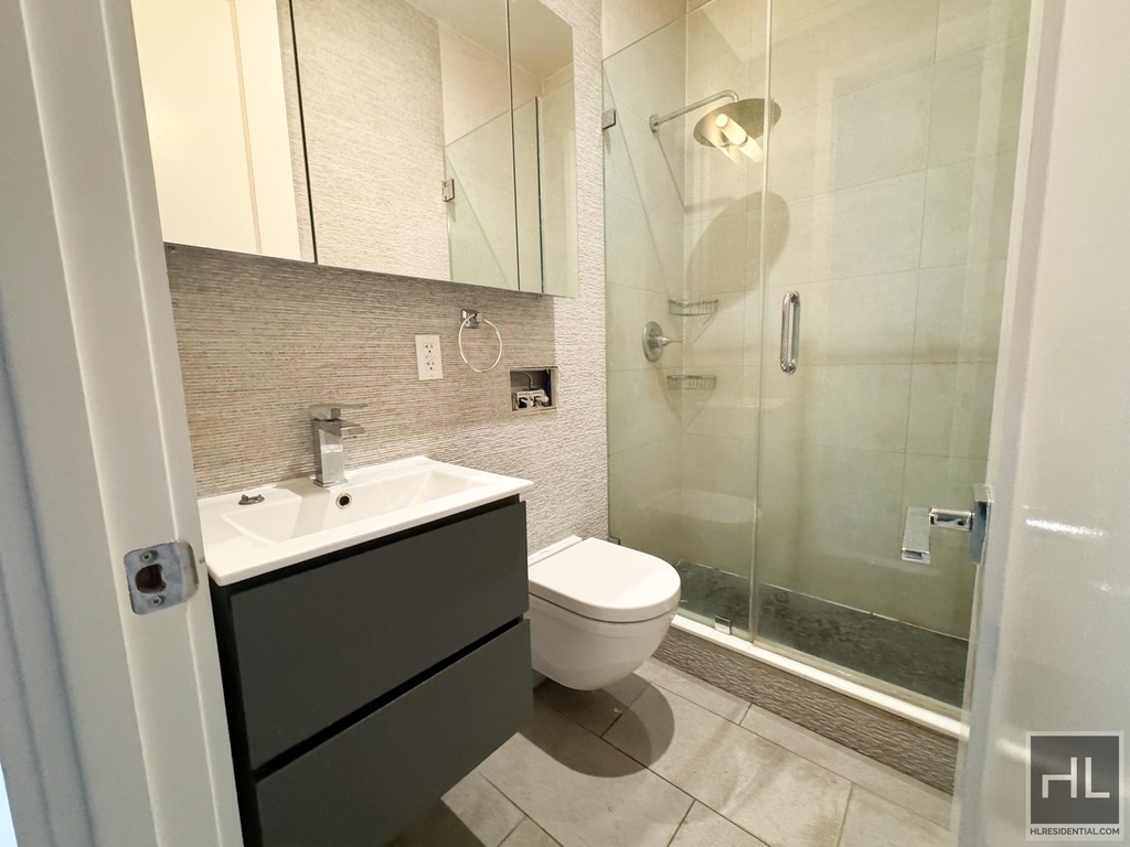 East 82 Street - Photo 4