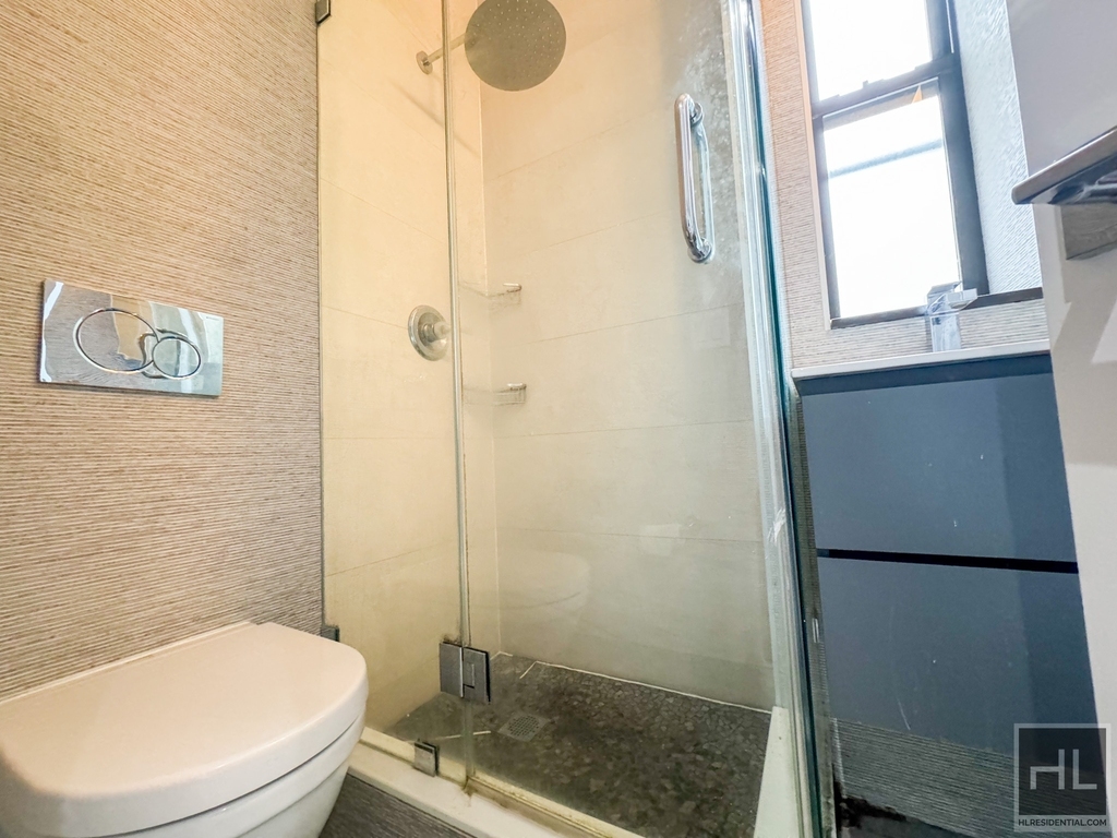 East 82 Street - Photo 5