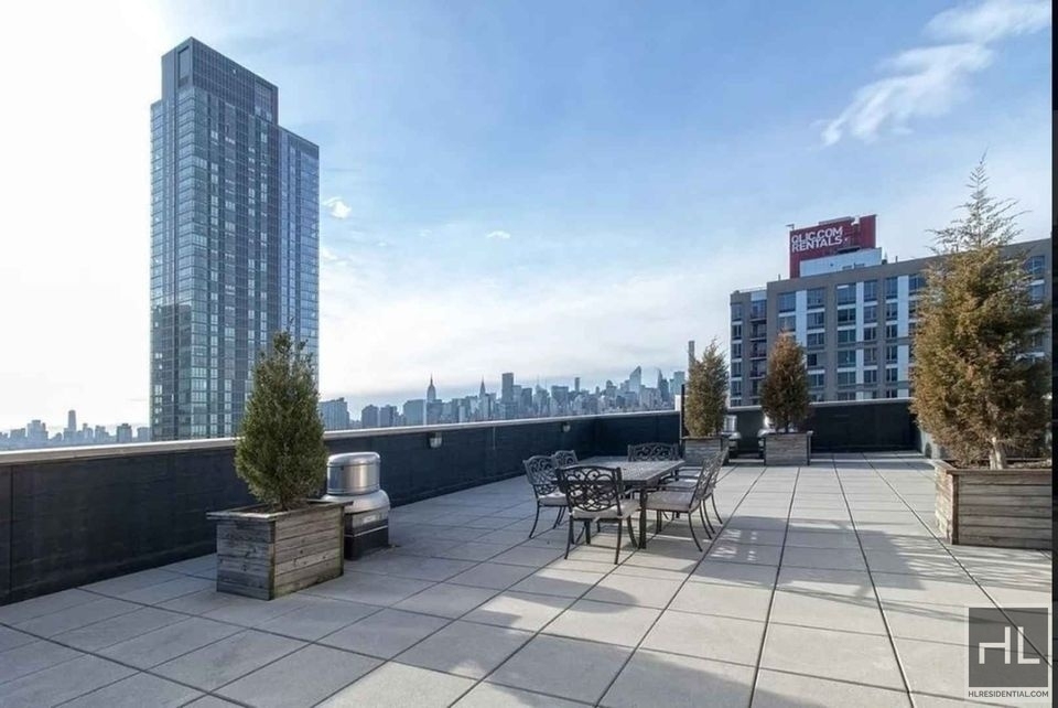 Queens Plaza North - Photo 5