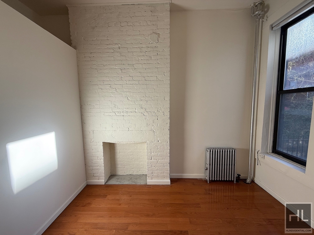 East 9th Street - Photo 4