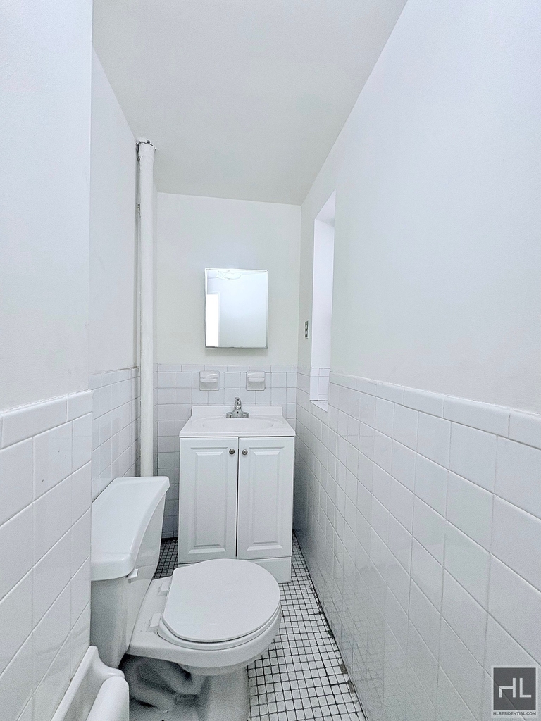East 14 Street - Photo 5