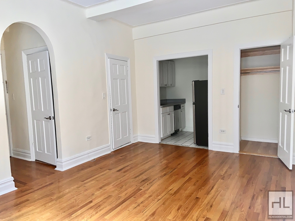 Second Avenue - Photo 1