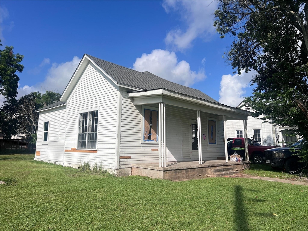 501 W Caney Street - Photo 0