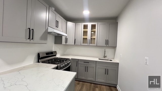 251 East 55 Street - Photo 2