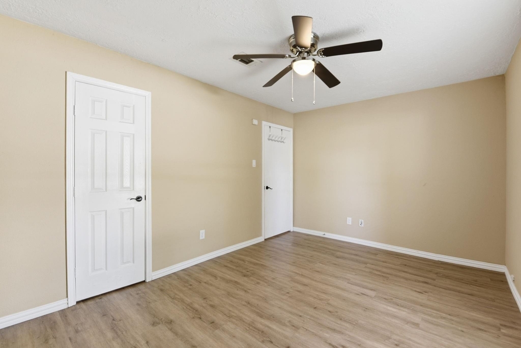 3008 Hunnington Drive - Photo 13