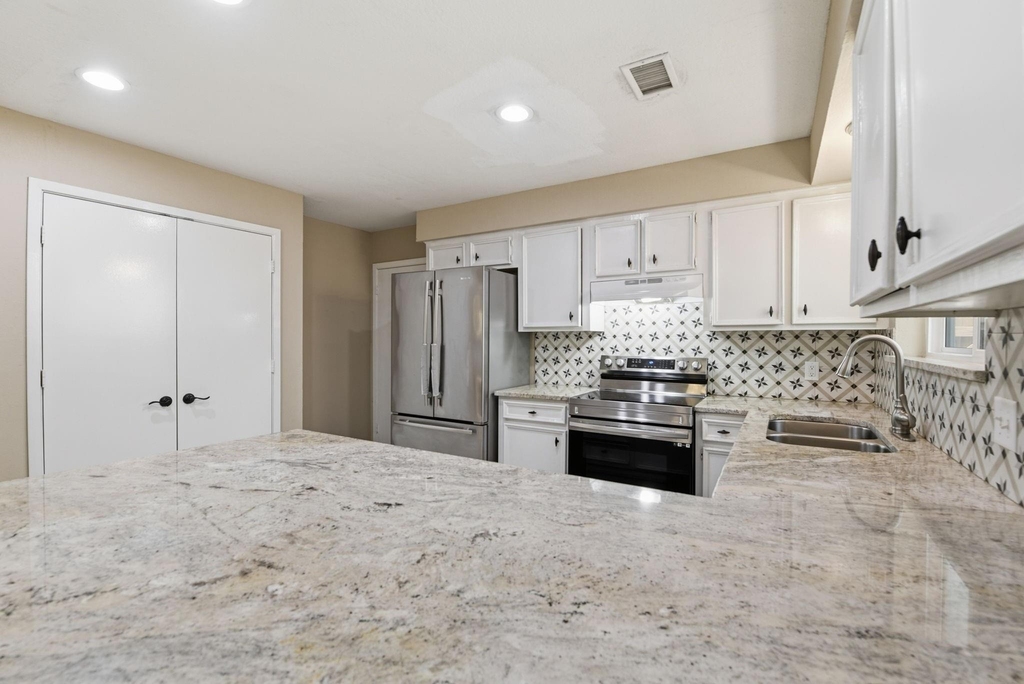 3008 Hunnington Drive - Photo 9