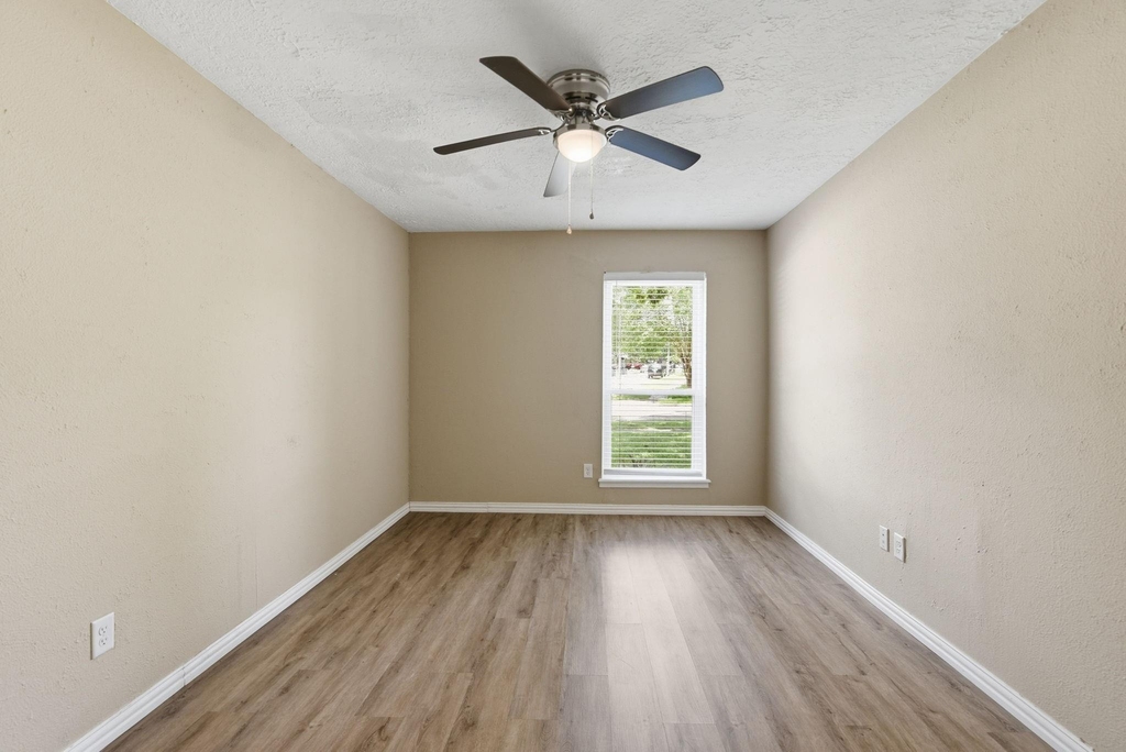 3008 Hunnington Drive - Photo 14
