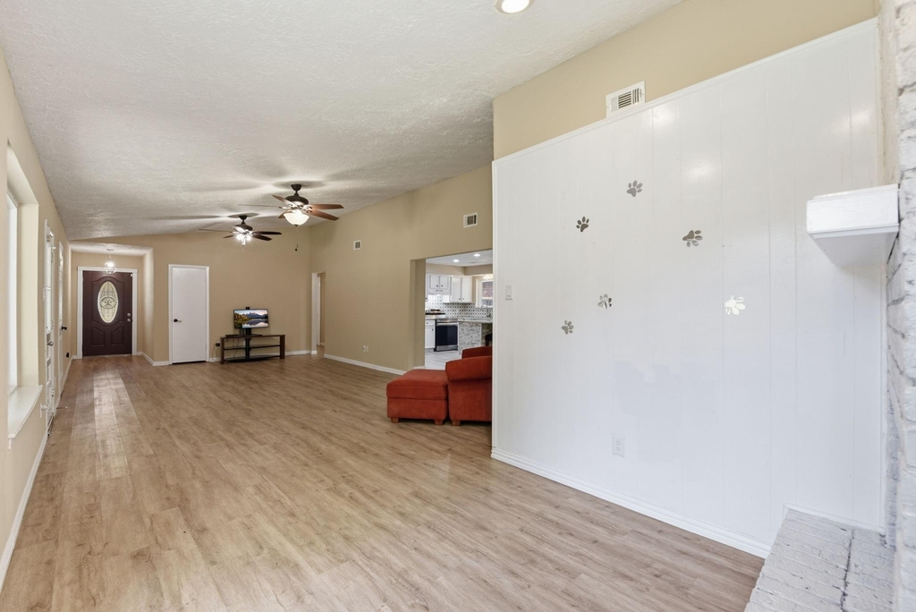 3008 Hunnington Drive - Photo 3