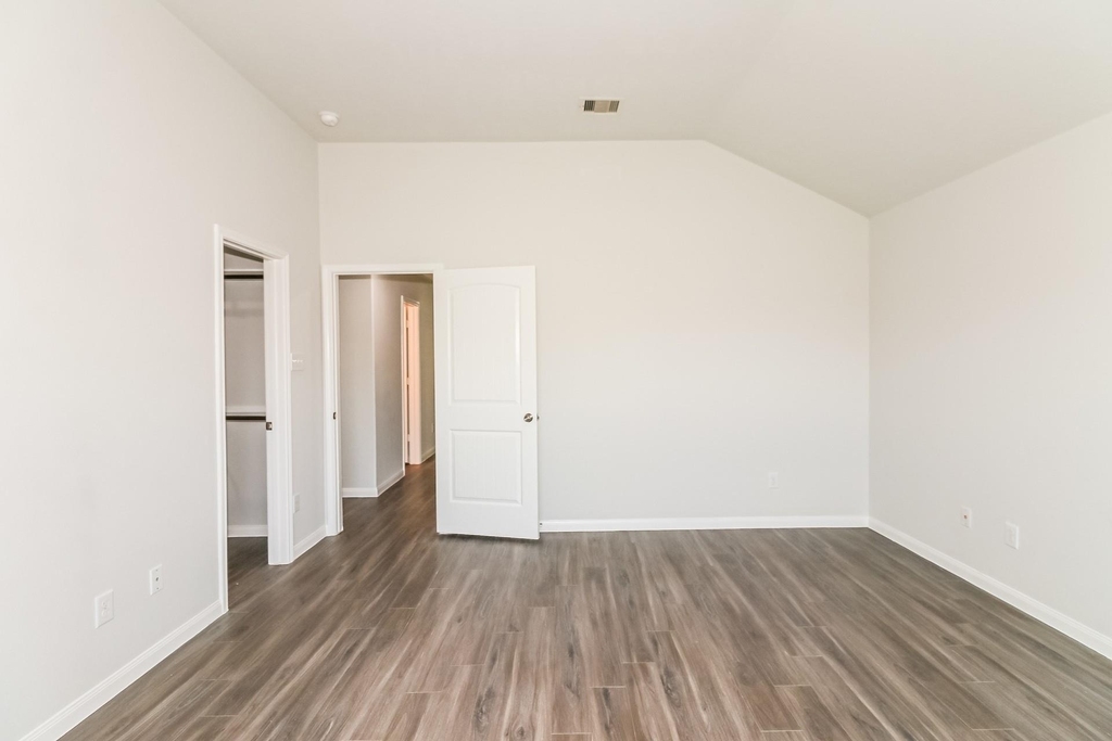 810 Desoto Drive - Photo 7