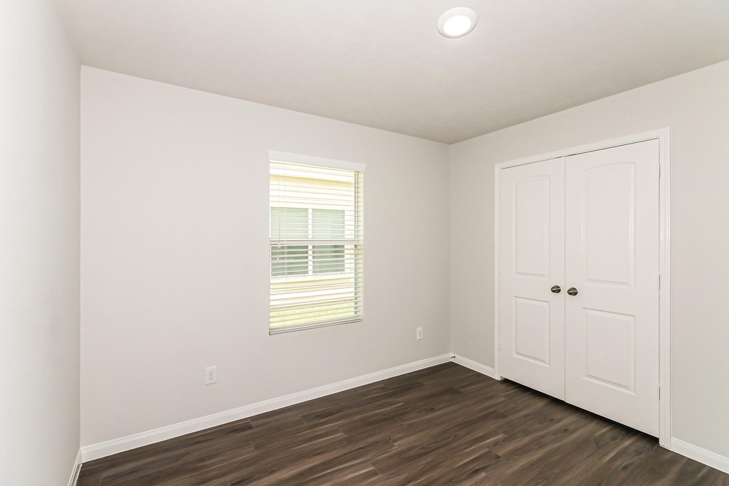 810 Desoto Drive - Photo 5