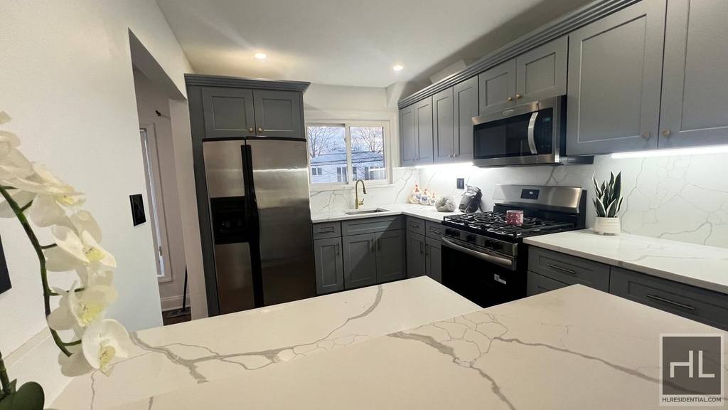 256 Street - Photo 2