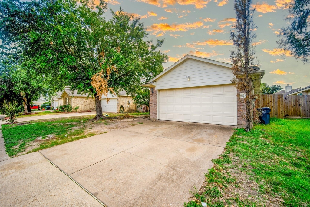 17219 Lilac Vale Court - Photo 0