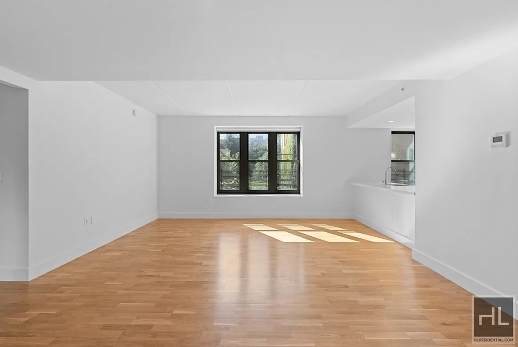 310 Clarkson Avenue - Photo 3